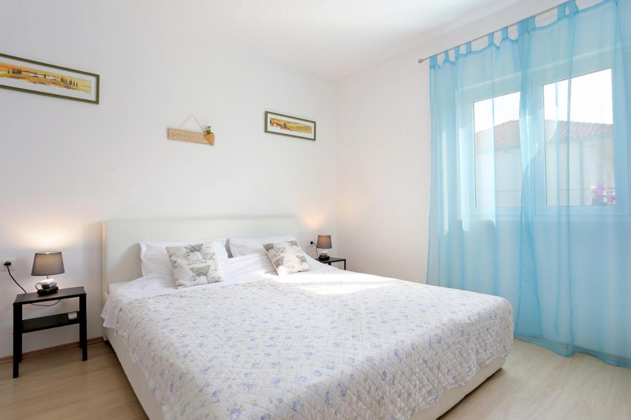 Seaside Holiday House Poljica, Trogir - 5161 Марина Екстериор снимка