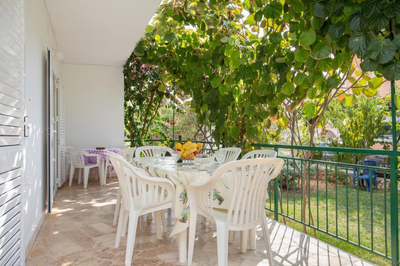 Seaside Holiday House Poljica, Trogir - 5161 Марина Екстериор снимка