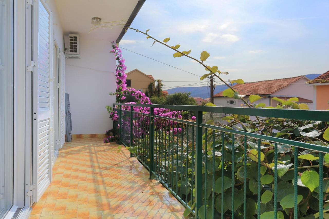 Seaside Holiday House Poljica, Trogir - 5161 Марина Екстериор снимка