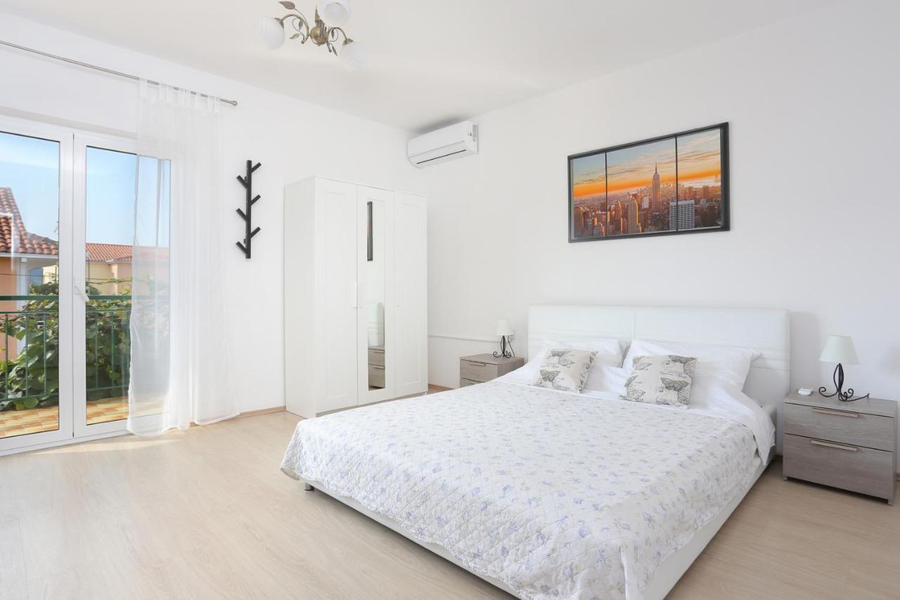 Seaside Holiday House Poljica, Trogir - 5161 Марина Екстериор снимка